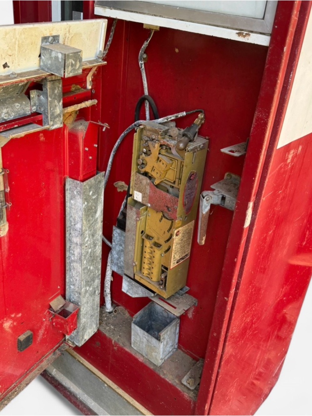 Coca-Cola Red and White Soda Machine - Picture 6 of 8